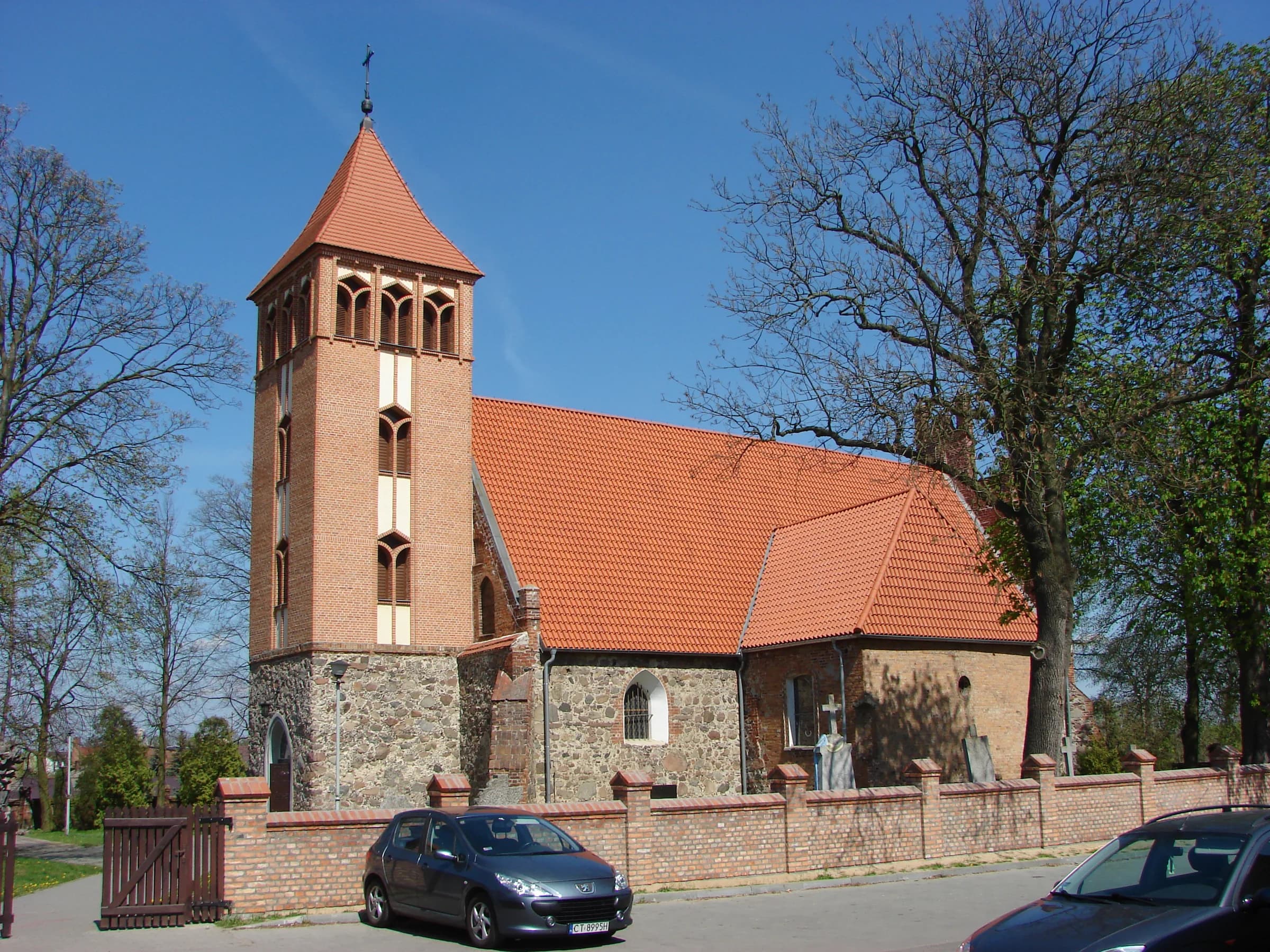Kościół św. Mikołaja w Papowie Biskupim, reprezentacyjny widok miejscowości urodzenia Ireny Santor