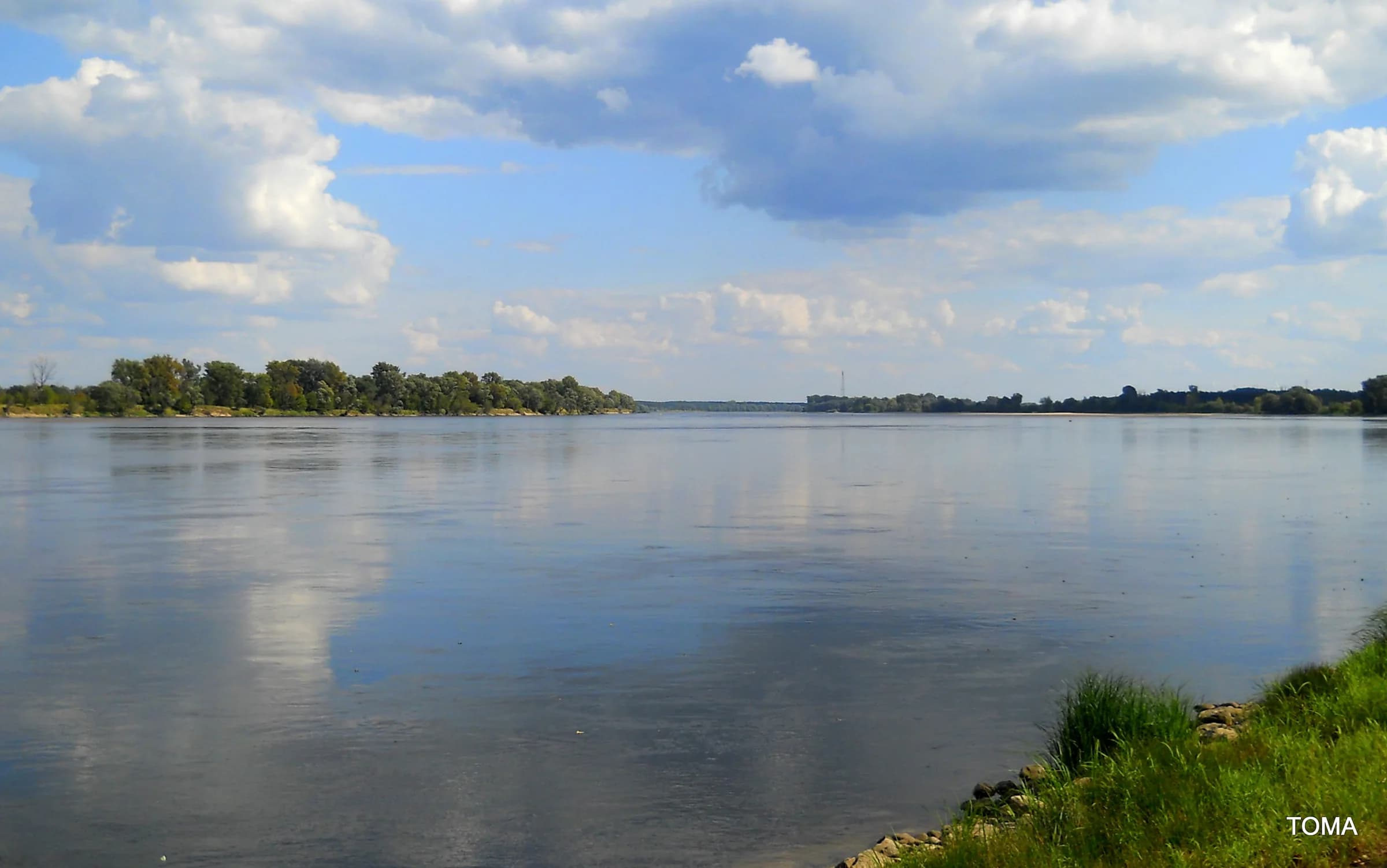 Wisła koło Ciechocinka w sierpniu 2013 roku, krajobraz doliny w sąsiedztwie Otłoczyna.